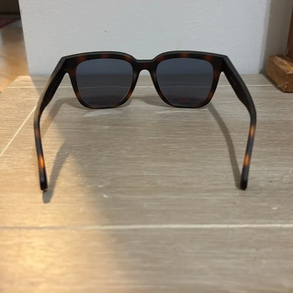 Look optic laurel Stylish Tortoiseshell Sunglasses - Picture 4 of 11